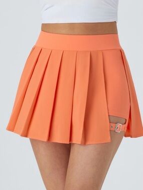 LARGE.  HALARA BREEZEFUL PLEATED WITH THIGH BUCKLE STRAP SKORT